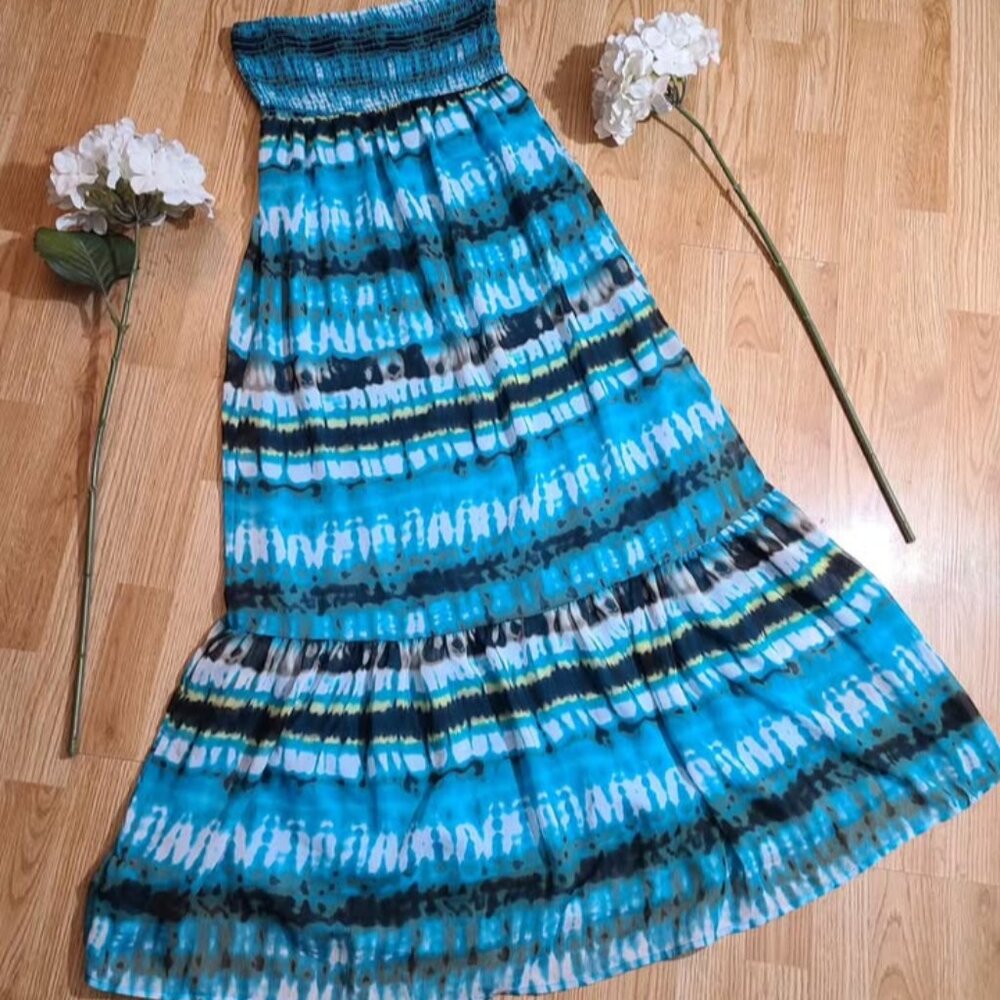 Beautiful tie dye maxi dress. Euc. Size medium.